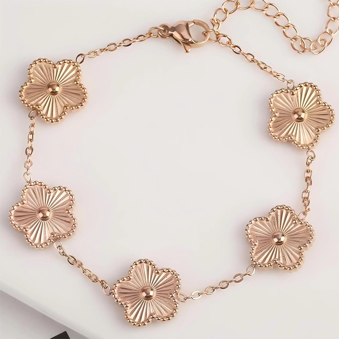 ZAKOL Cute Romantic Lucky Five Leaf Clover Flower Bracelets For Women Girls Gold Color Y2K Chain Link Wristlet Jewelry Gifts